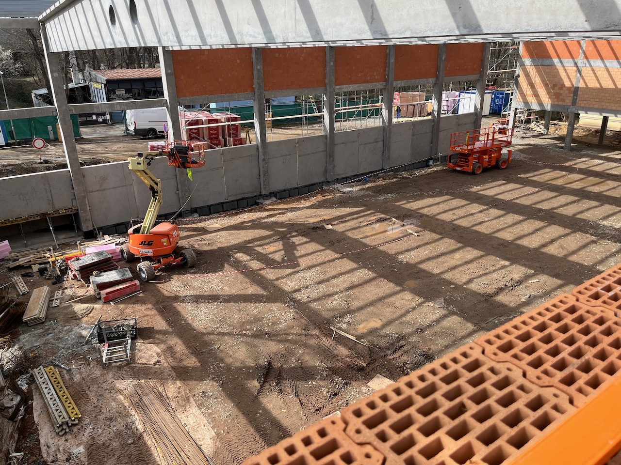 Místostarosti 26.3.2023: Pořádná nálož rekonstrukcí vystřelená Čakovickým prakem